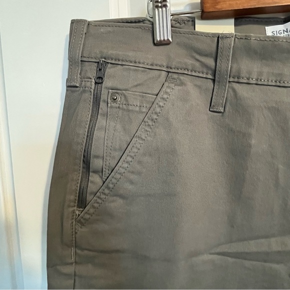 Signature By Levi Strauss & Co.NEW Men's Athletic Hybrid Chino Pants Size 38x30 - Picture 3 of 8